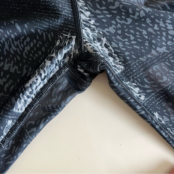 Printed Under Armour Compression Leggings Grey and White - Picture 4 of 7